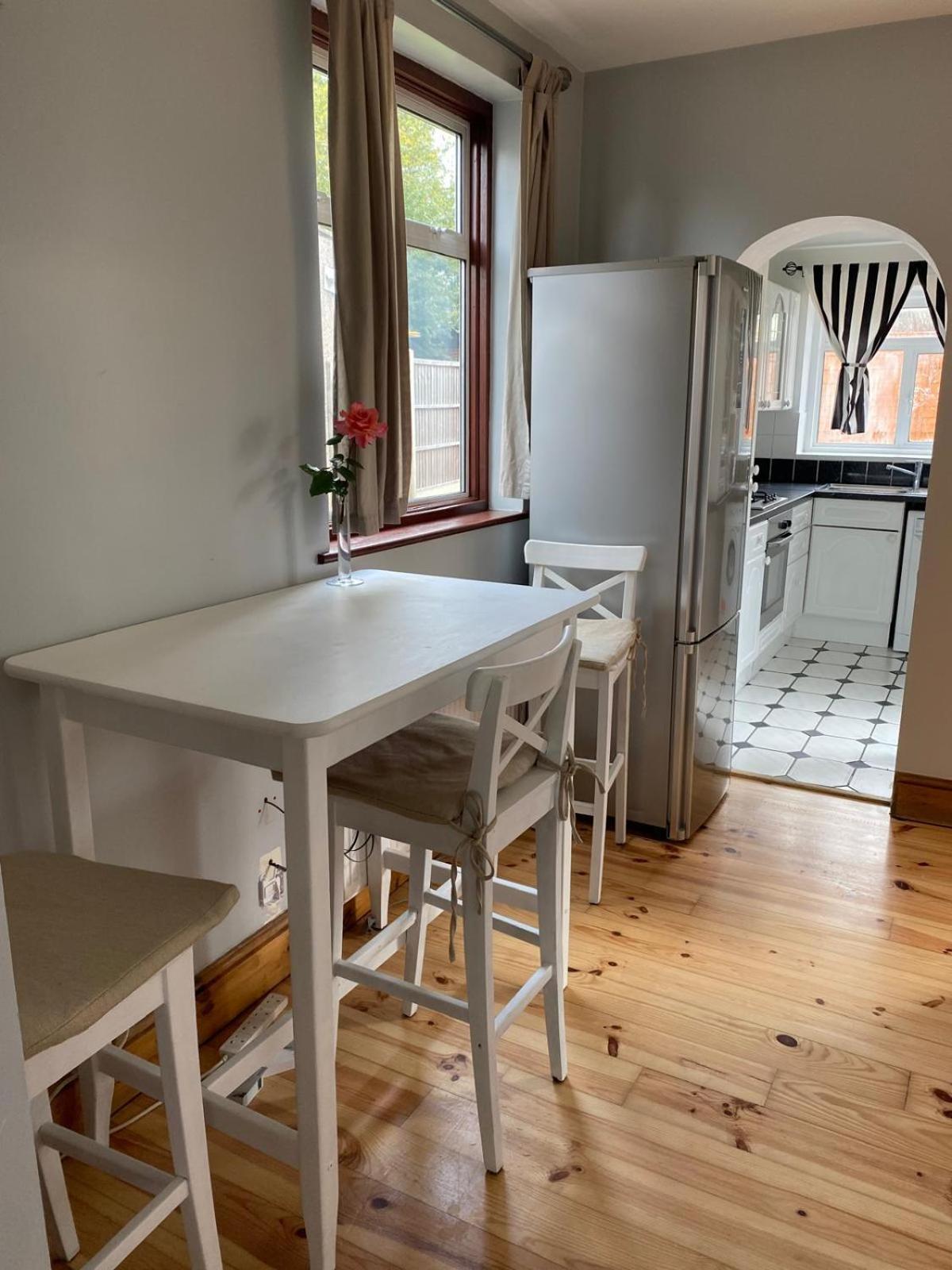 Lovely Rooms In West London Northolt  Екстер'єр фото
