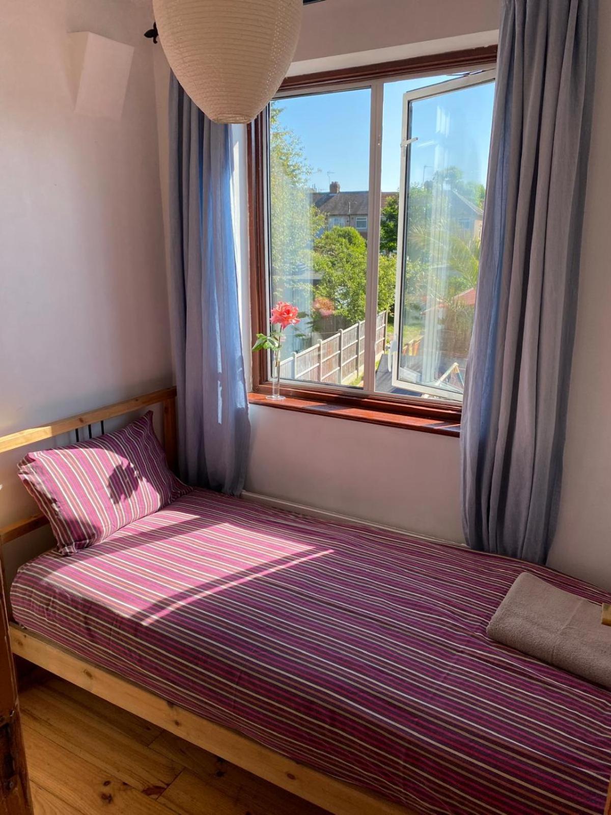 Lovely Rooms In West London Northolt  Екстер'єр фото