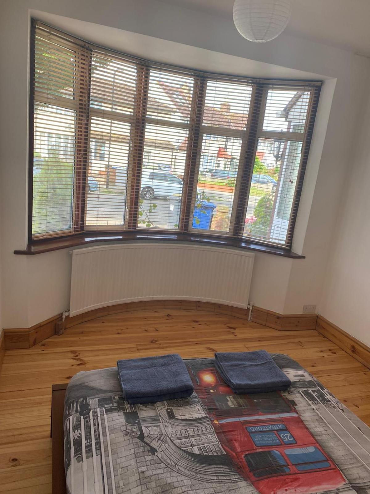 Lovely Rooms In West London Northolt  Екстер'єр фото