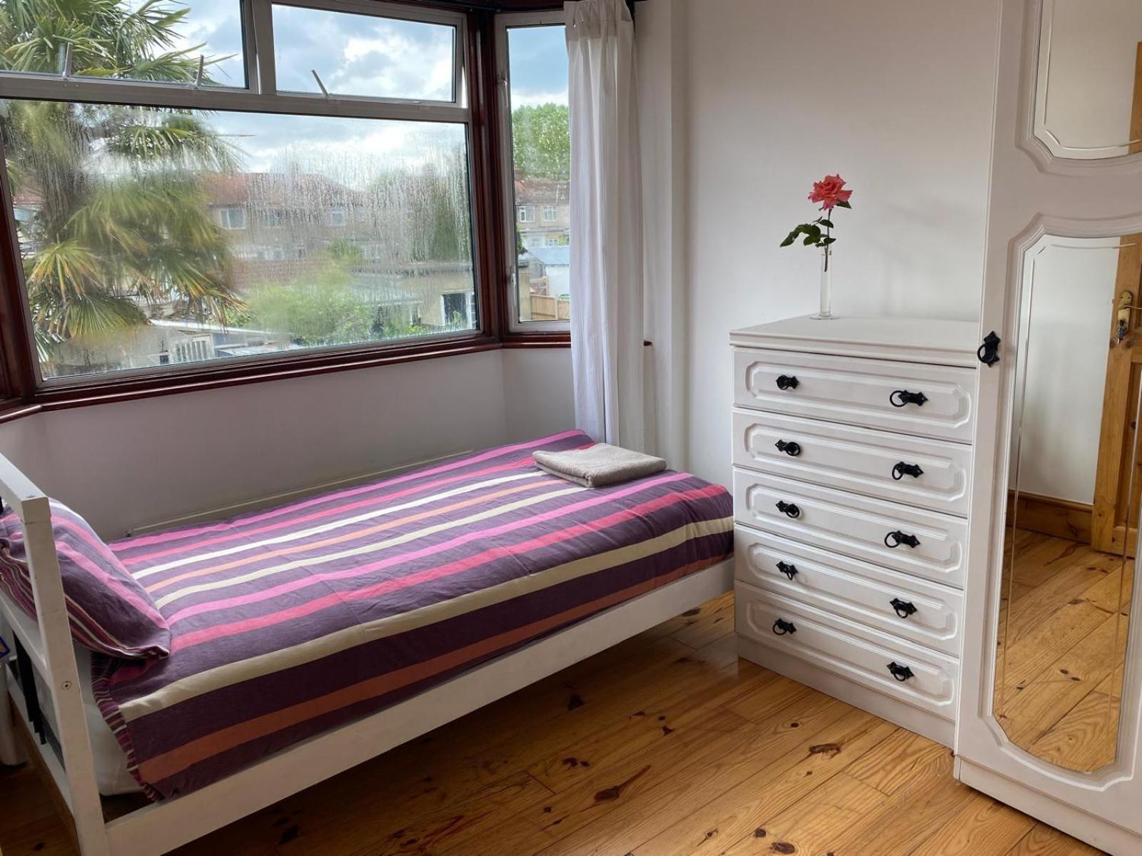 Lovely Rooms In West London Northolt  Екстер'єр фото